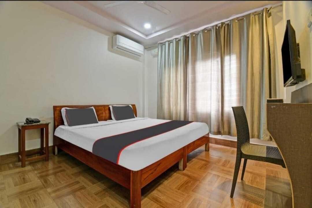 Collection O Megha Resort Джорхат Экстерьер фото