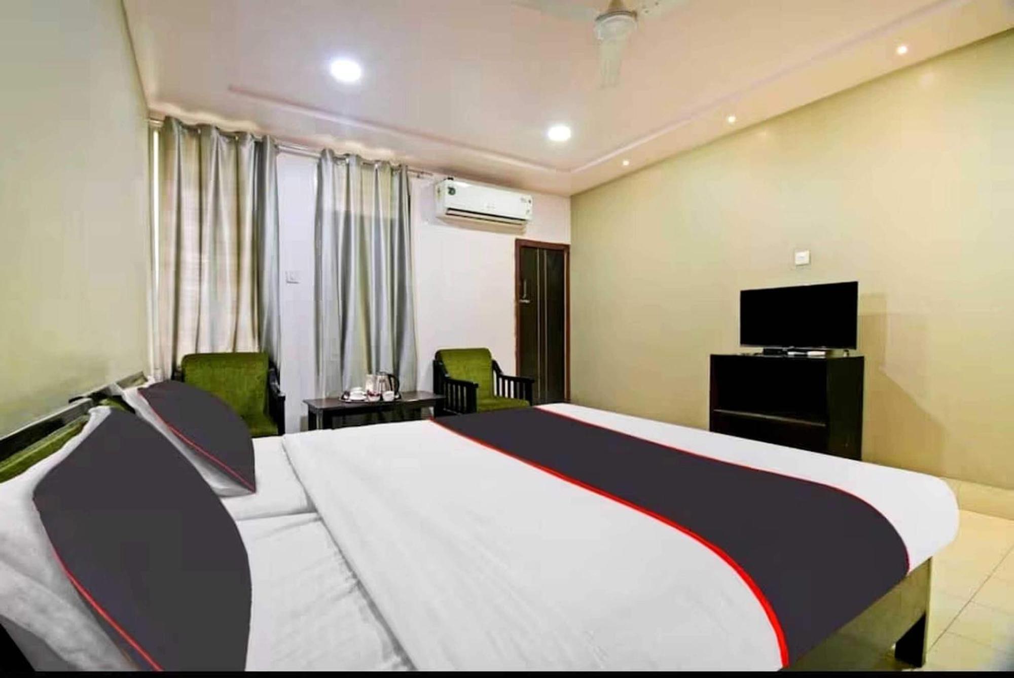 Collection O Megha Resort Джорхат Экстерьер фото