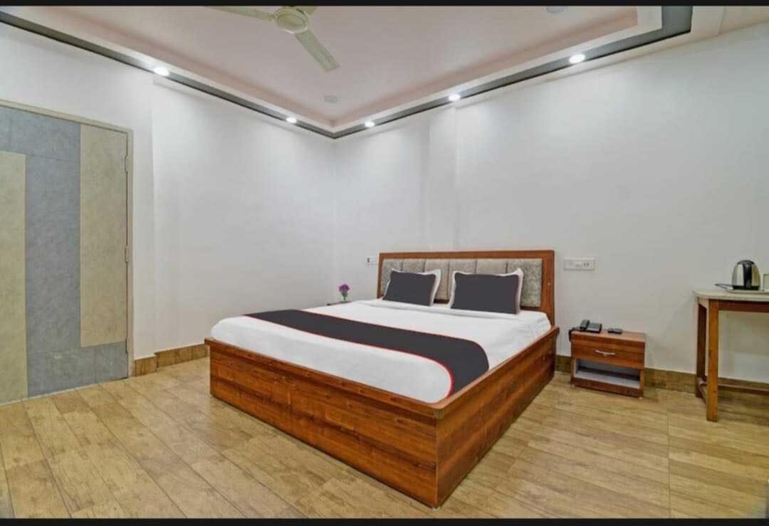 Collection O Megha Resort Джорхат Экстерьер фото