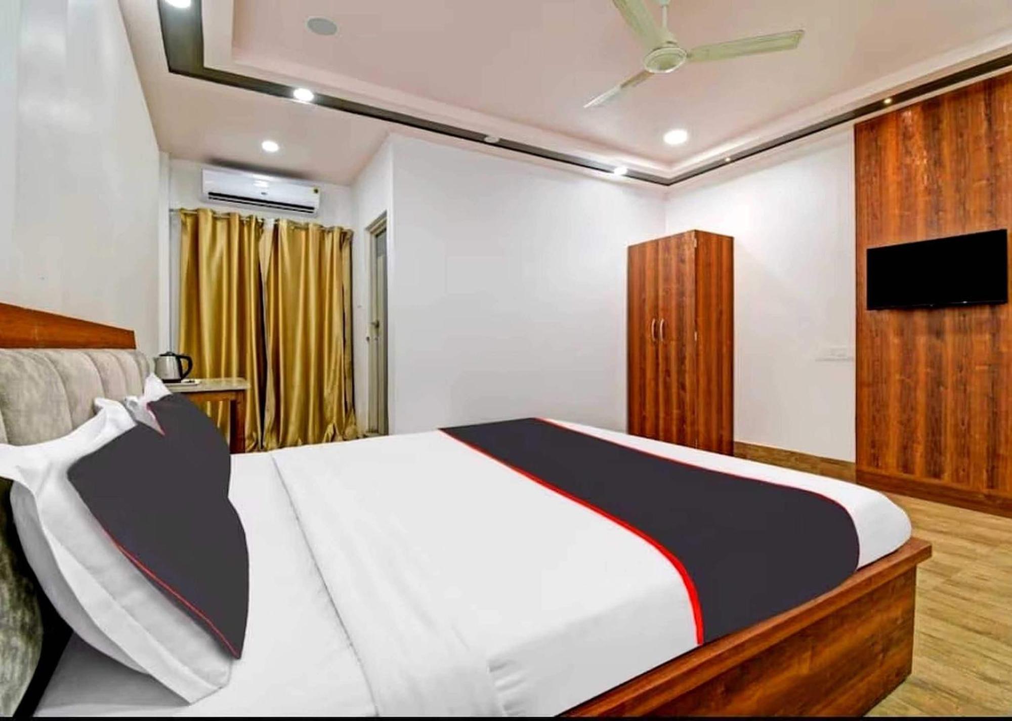 Collection O Megha Resort Джорхат Экстерьер фото