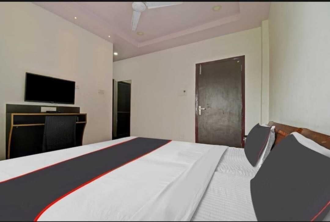 Collection O Megha Resort Джорхат Экстерьер фото
