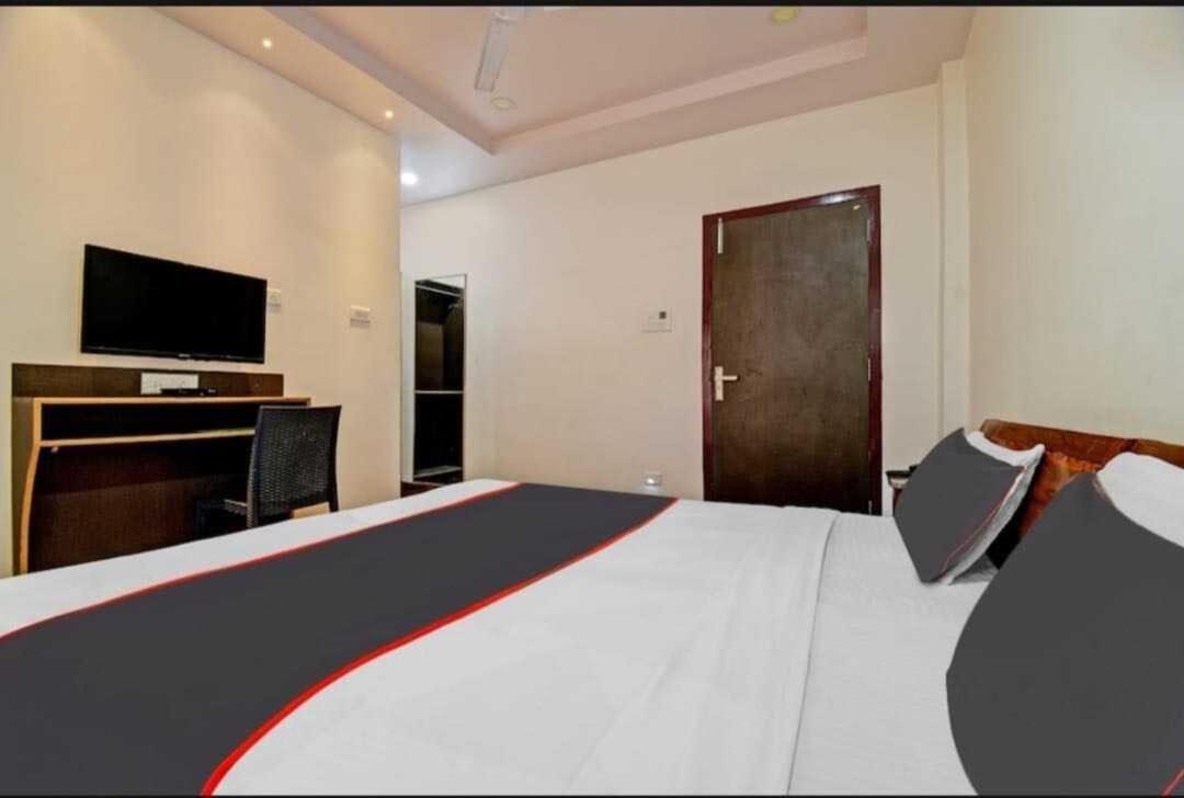 Collection O Megha Resort Джорхат Экстерьер фото