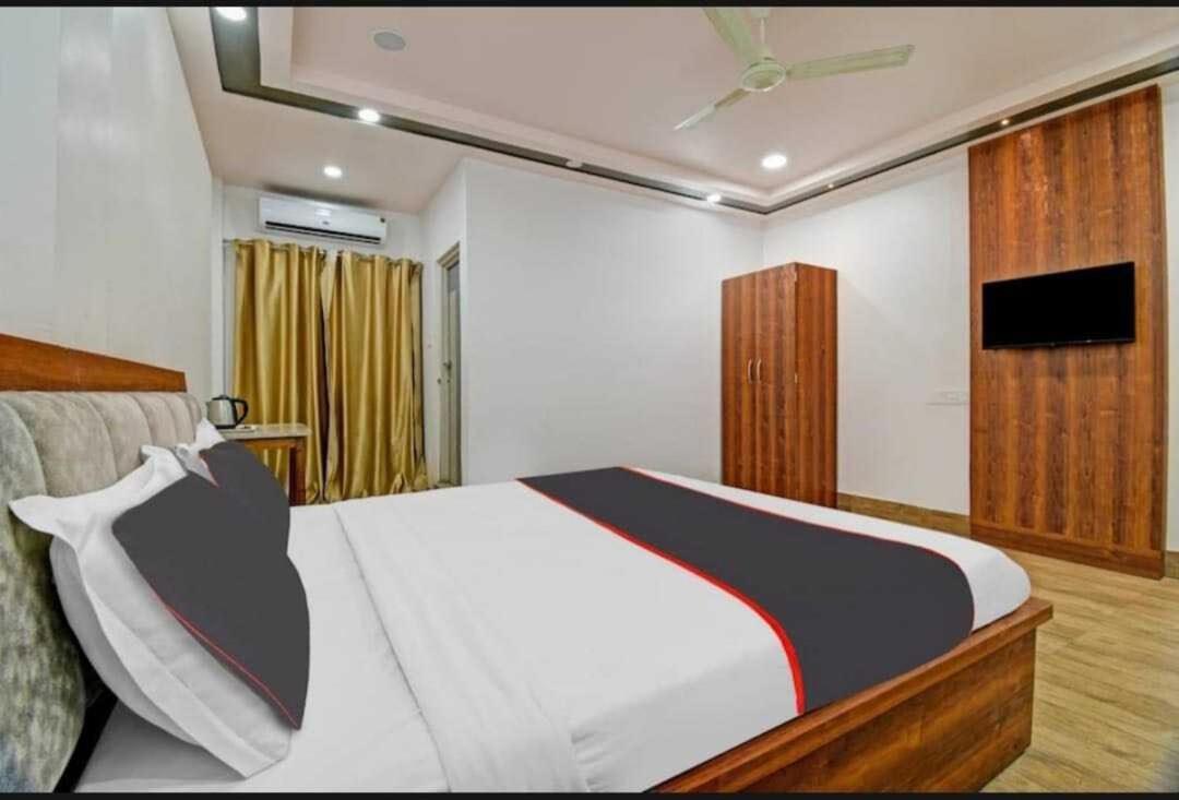 Collection O Megha Resort Джорхат Экстерьер фото