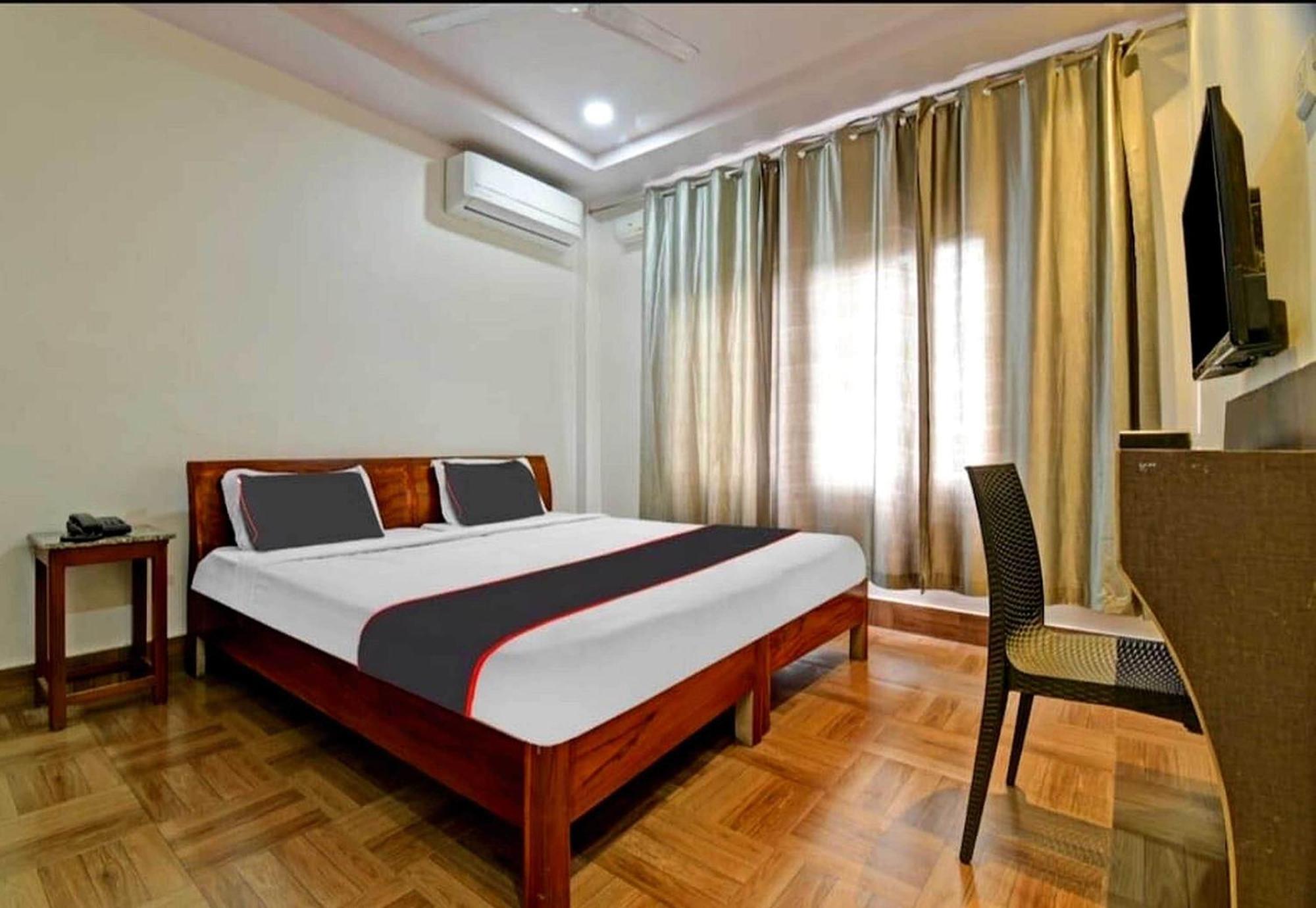Collection O Megha Resort Джорхат Экстерьер фото