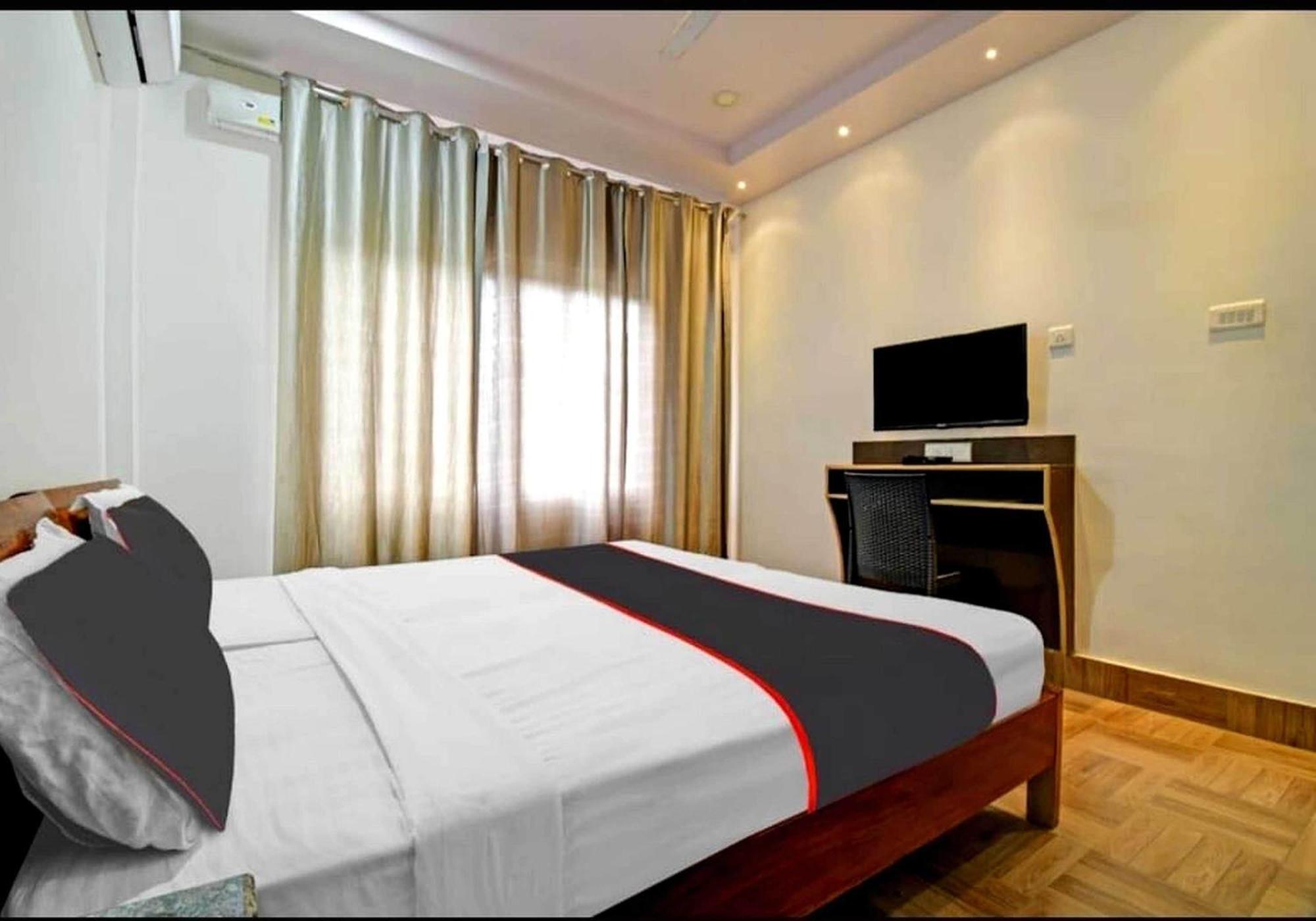Collection O Megha Resort Джорхат Экстерьер фото