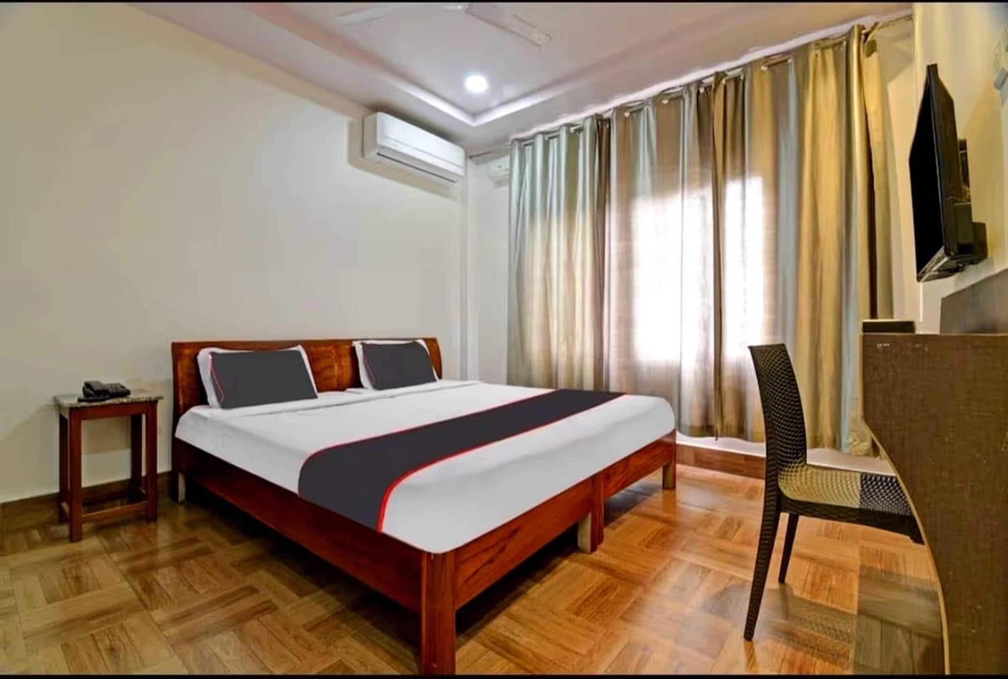 Collection O Megha Resort Джорхат Экстерьер фото