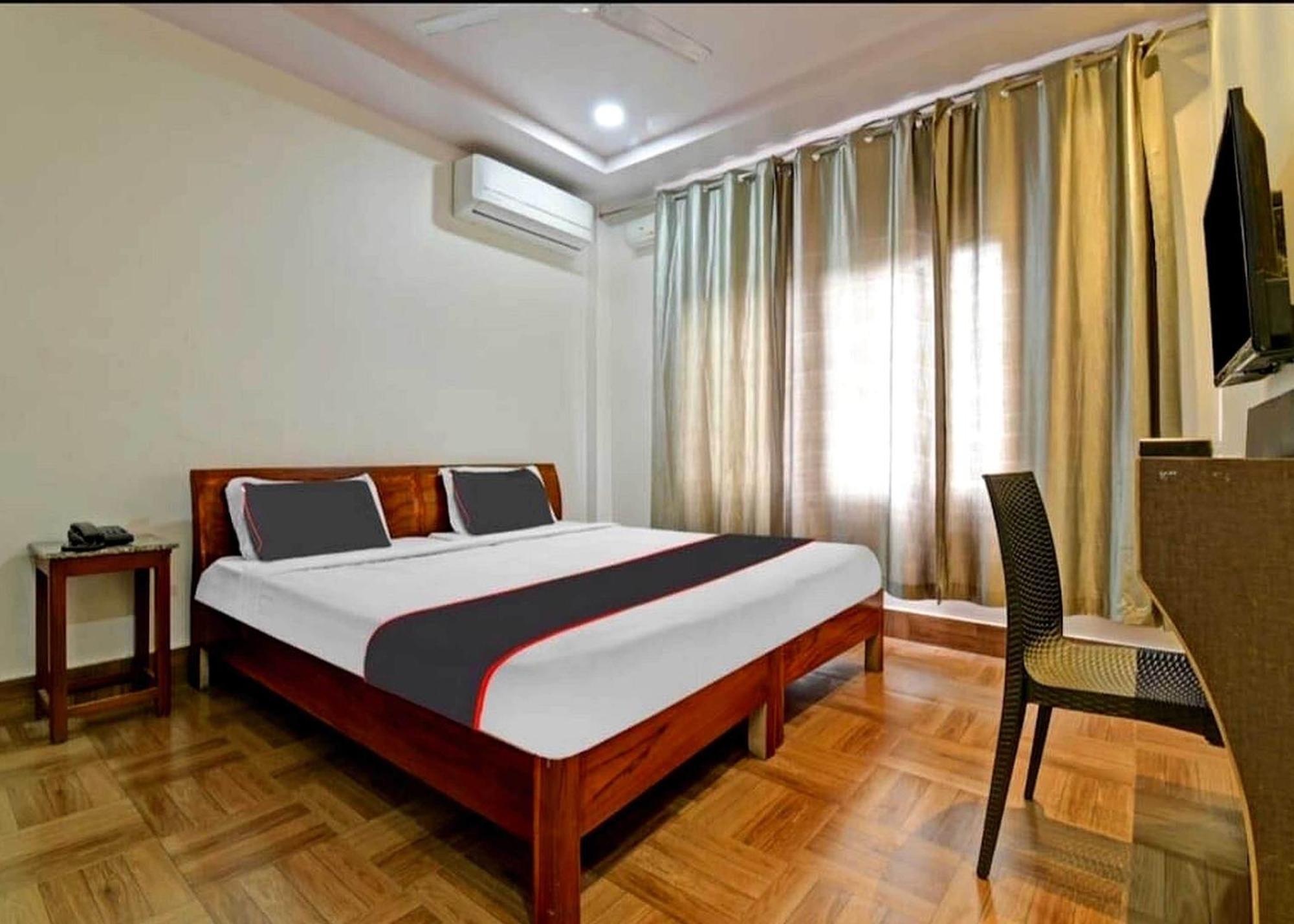 Collection O Megha Resort Джорхат Экстерьер фото
