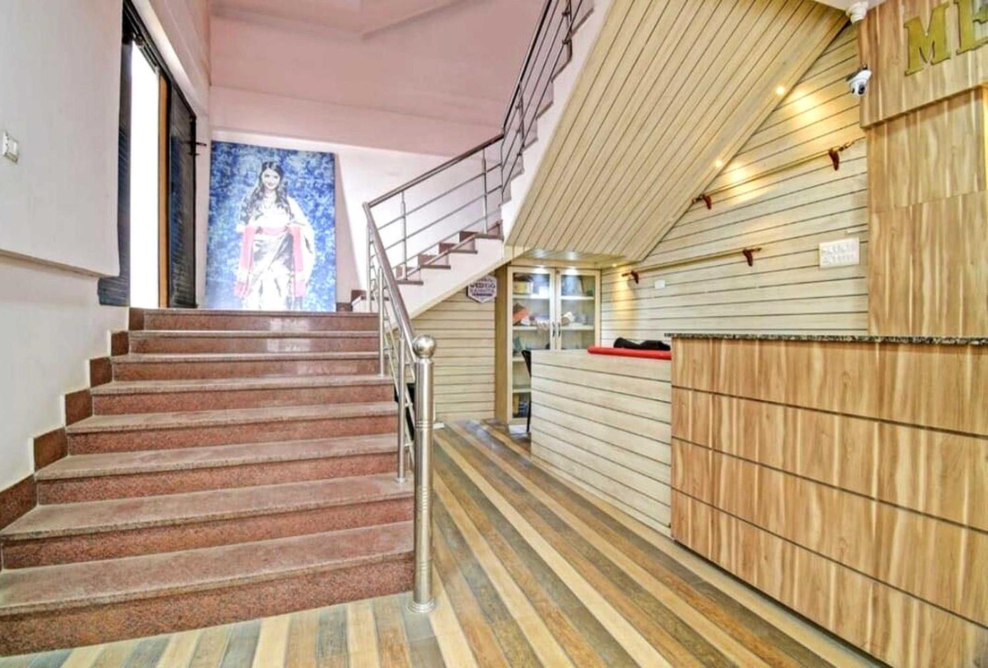 Collection O Megha Resort Джорхат Экстерьер фото