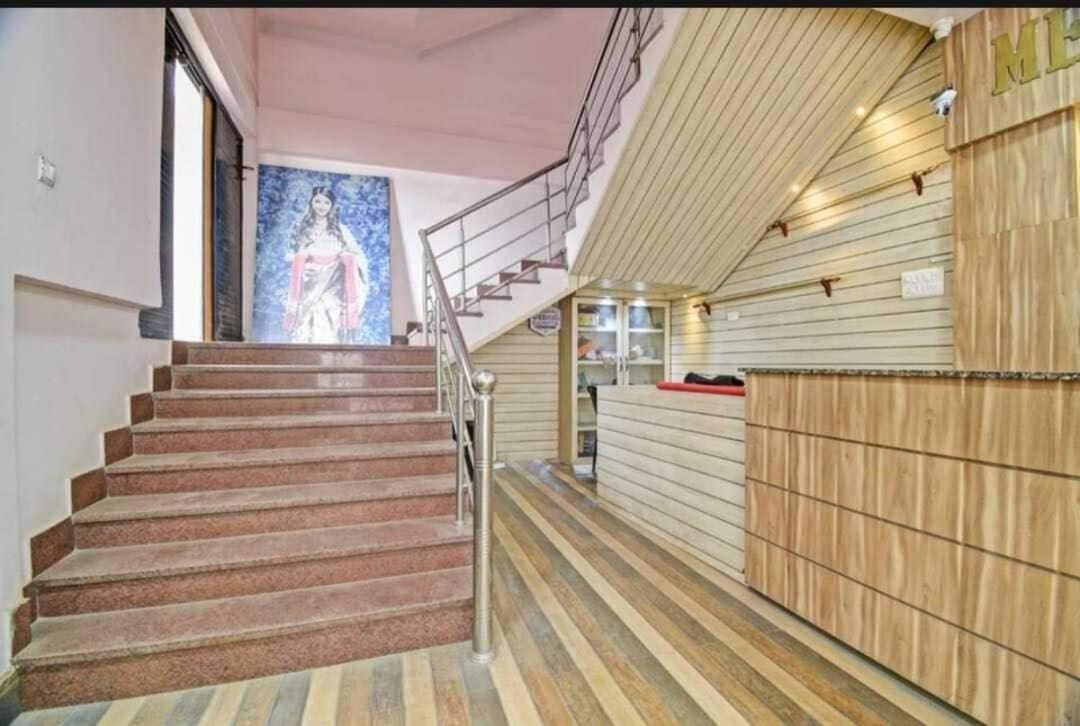 Collection O Megha Resort Джорхат Экстерьер фото
