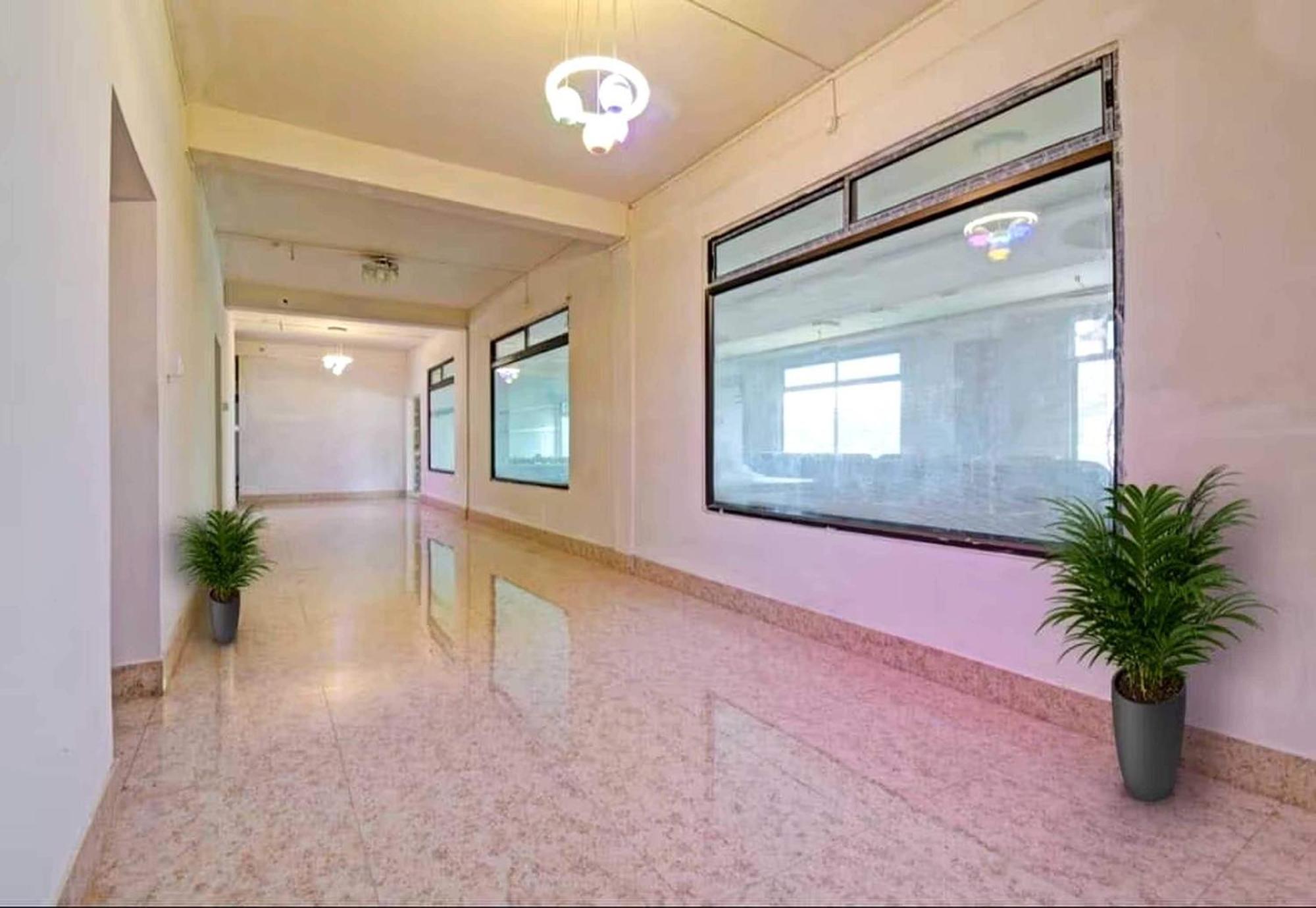 Collection O Megha Resort Джорхат Экстерьер фото