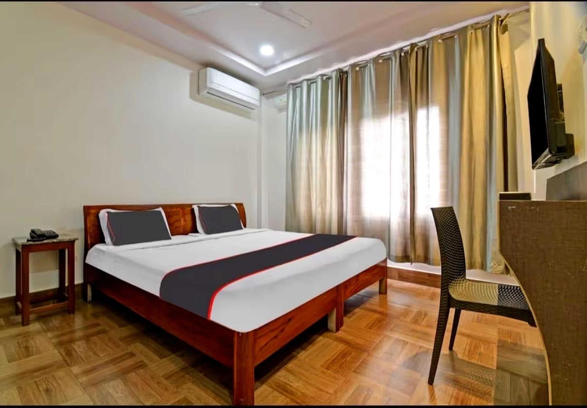 Collection O Megha Resort Джорхат Экстерьер фото